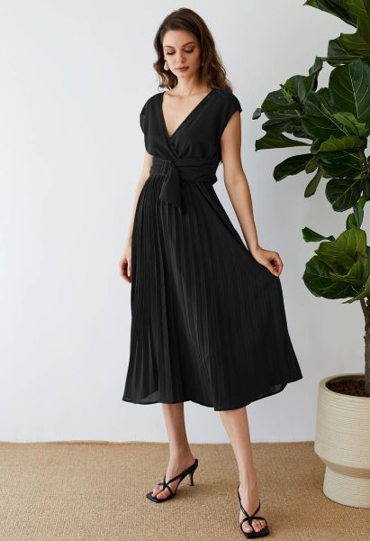 Sash Adorned Pleated Wrap Sleeveless Dress in Black