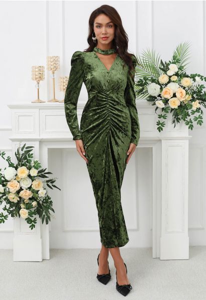 Choker Neck Button Ruched Velvet Midi Dress in Green