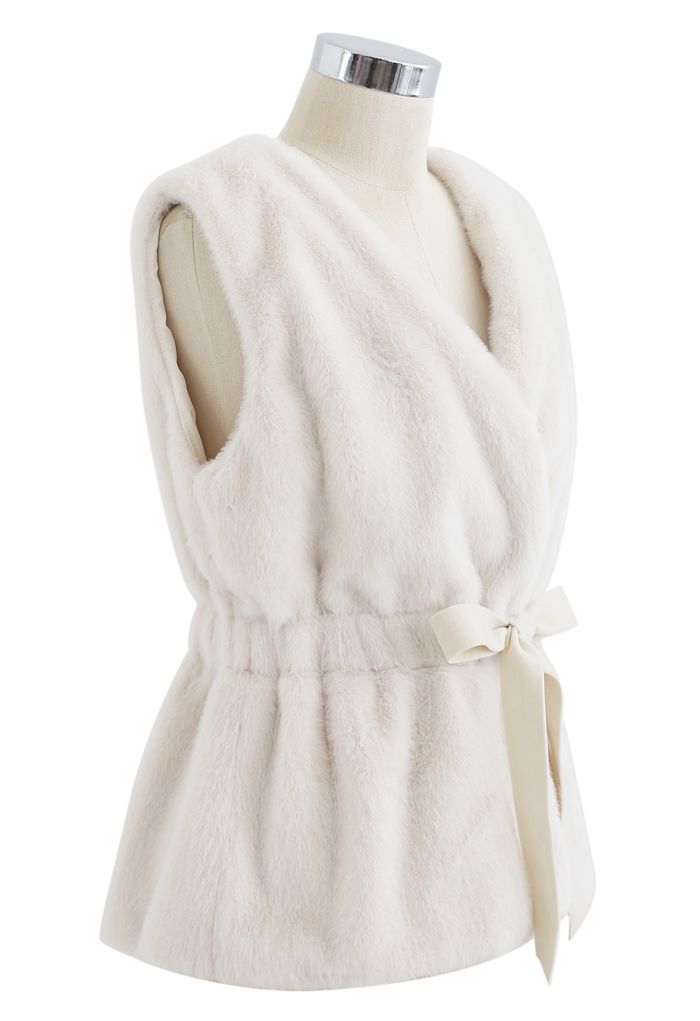 Bowknot Soft Faux Fur Vest in Cream