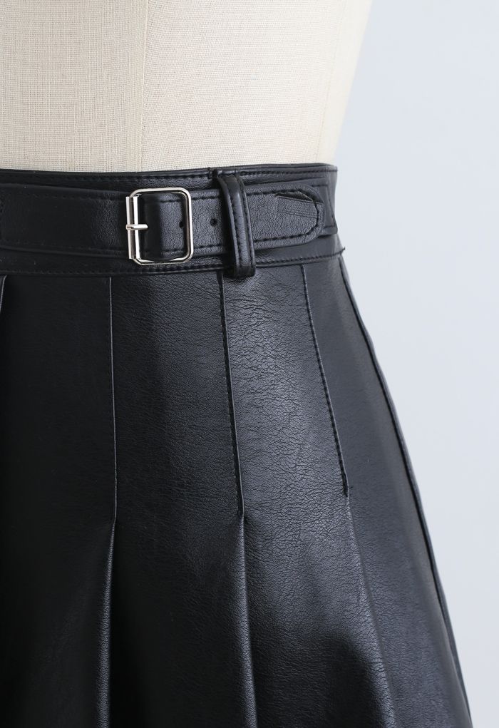 Belt Detail Faux Leather Pleated Mini Skirt in Black