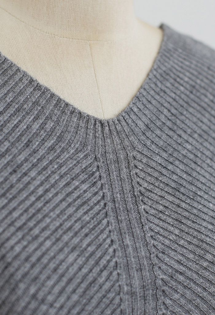 Seamless V-Neck Ribbed Knit Top in Grey