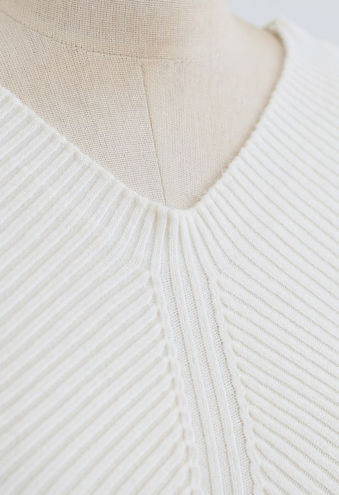 Seamless V-Neck Ribbed Knit Top in Cream