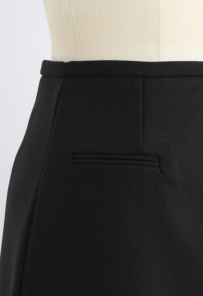 Fake Pocket Flap Bud Skirt in Black