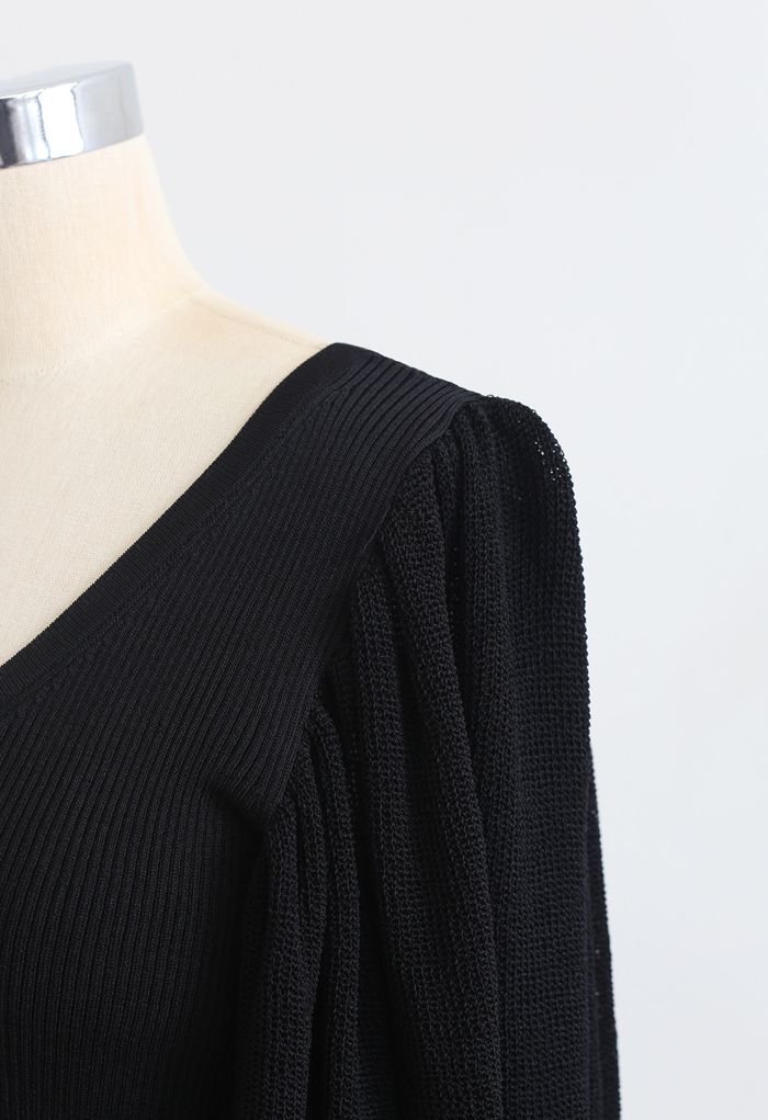 Drape Short Sleeves V-Neck Knit Top in Black