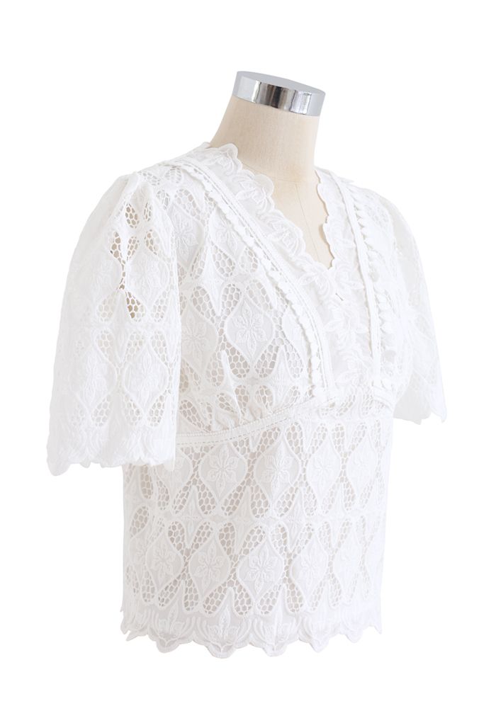 Scallop Edge Embroidered Crochet Top in White