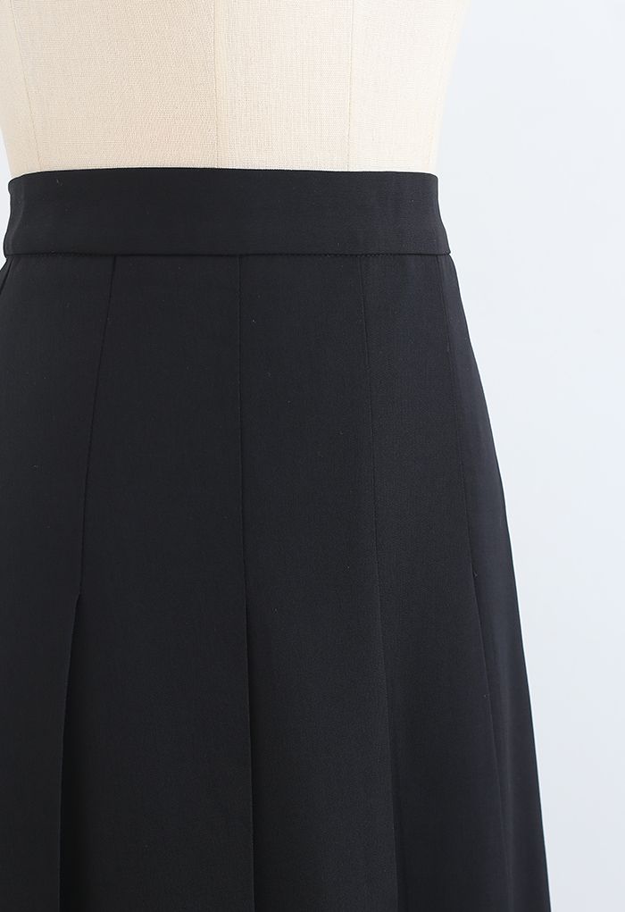 Pleated Flare Hem Midi Skirt in Black