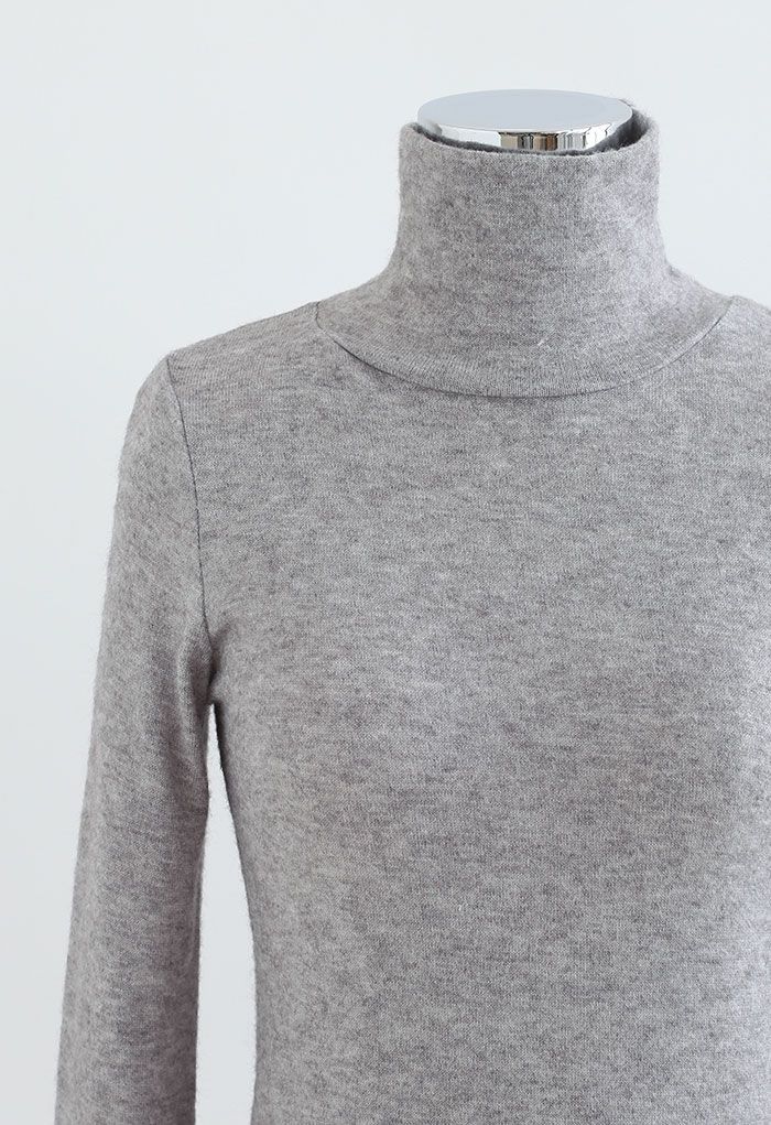 Turtleneck Thumb Hole Fitted Knit Top in Grey