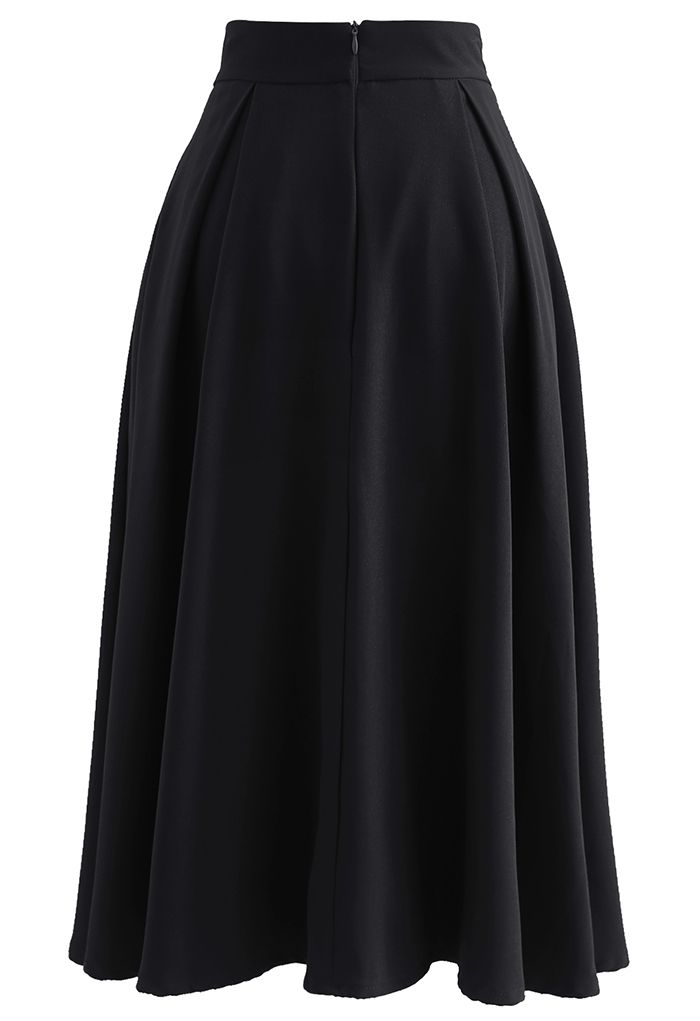 V-Shape Cutout Shimmery Pleated Skirt in Black
