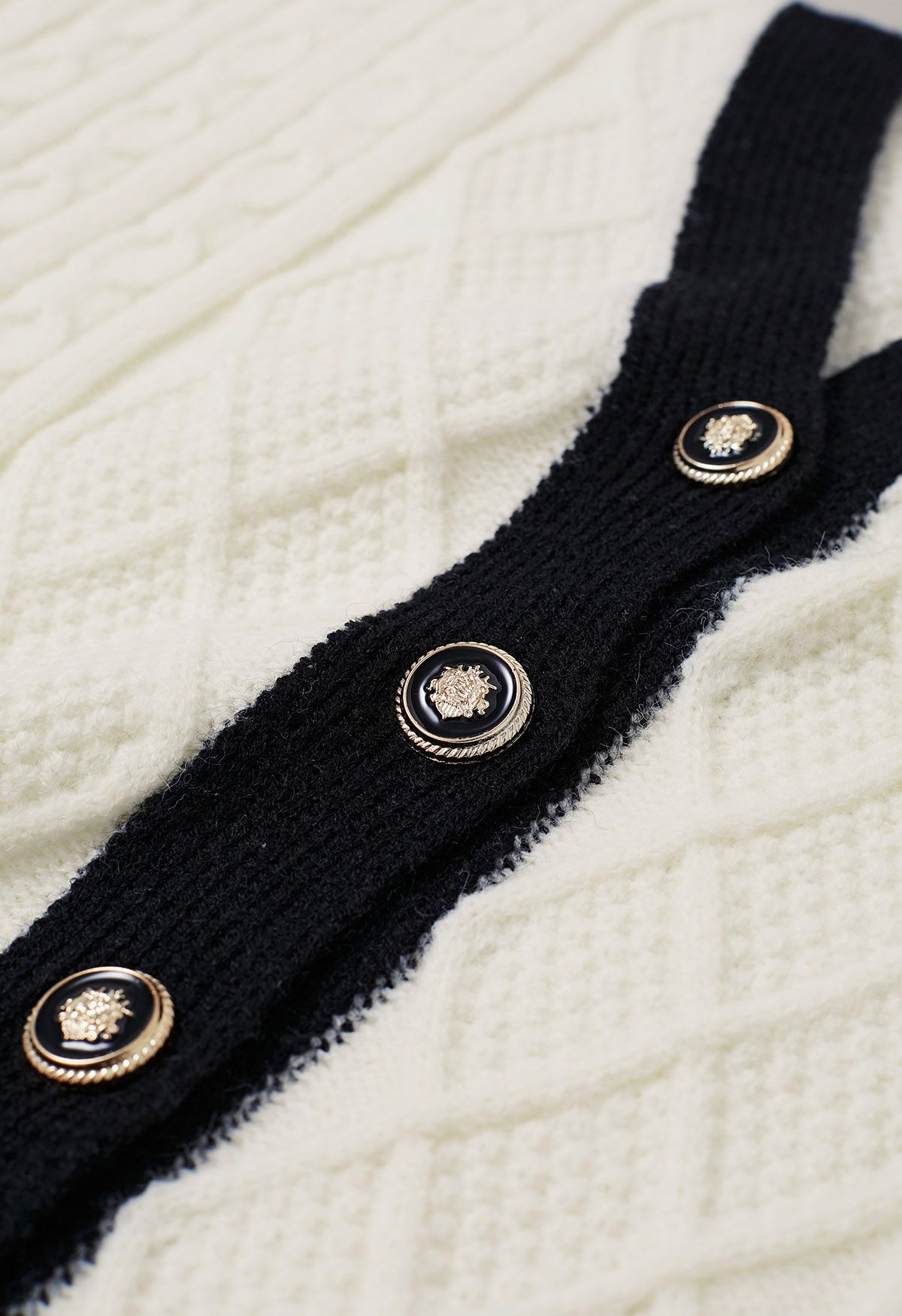 Braid Diamond Cropped Knit Cardigan in Cream