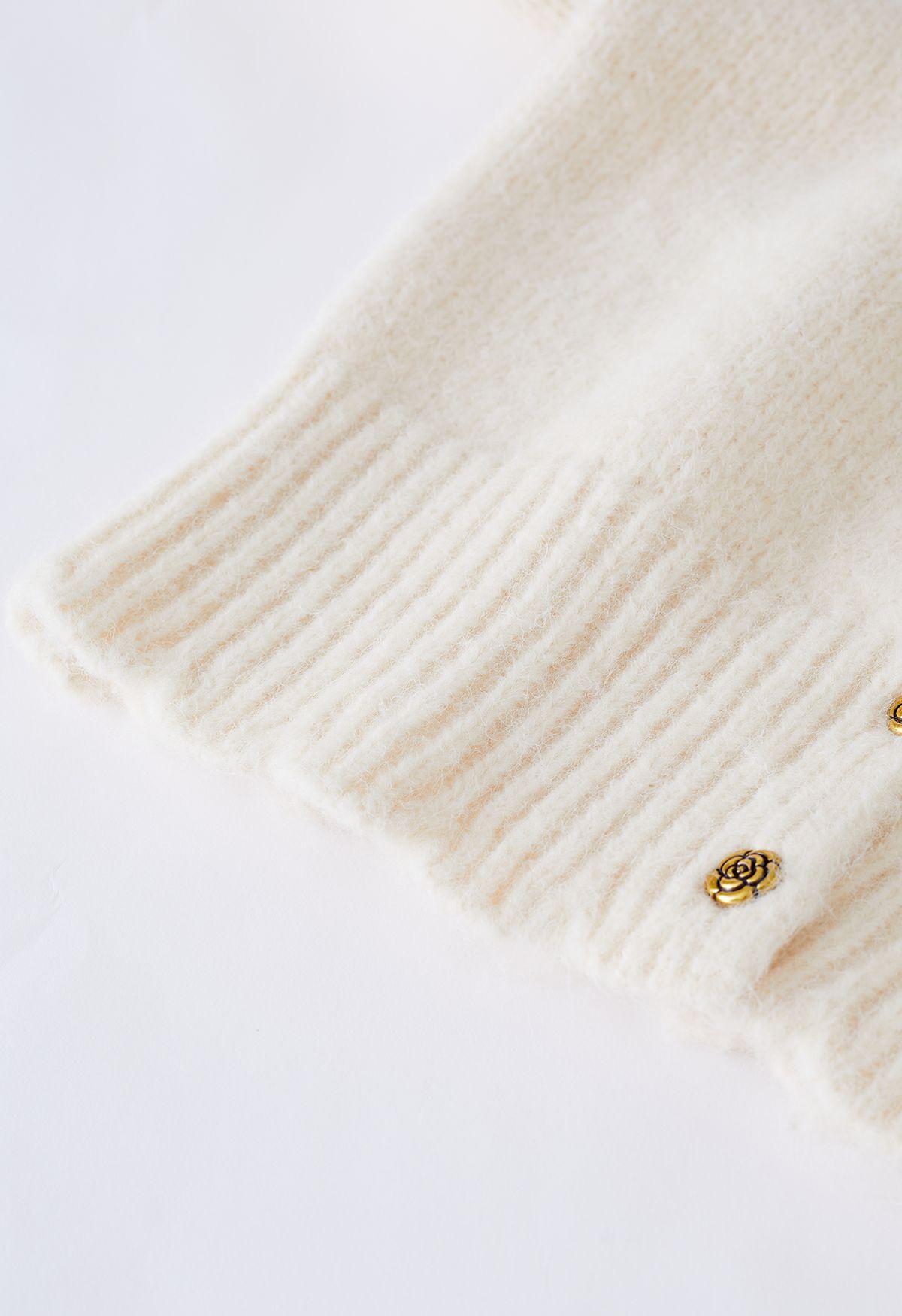 Retro Rose Buttons Scalloped Collar Knit Cardigan in Cream