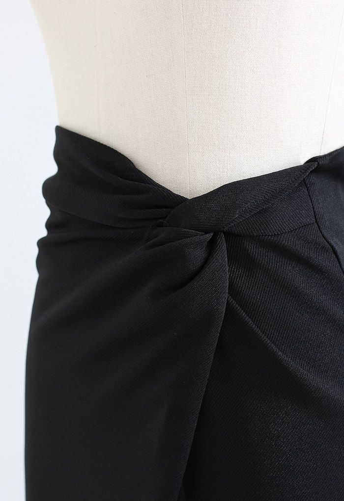 Twisted Waist Vent Hem Pencil Skirt in Black