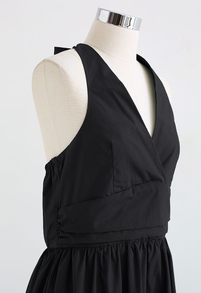 Minimalist Halter Neck Midi Dress in Black