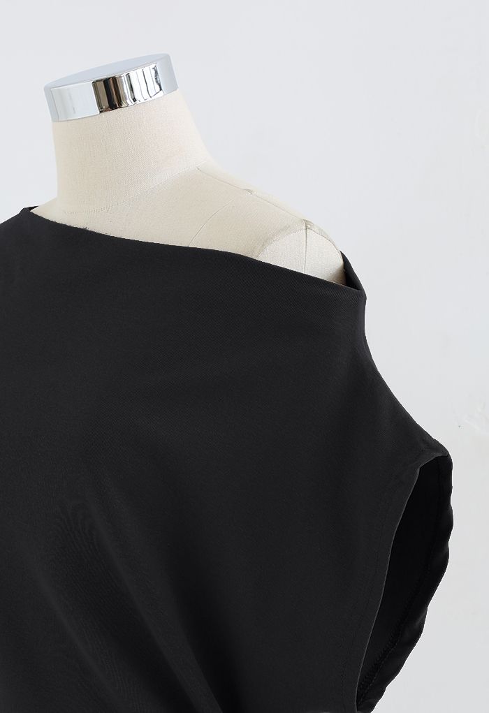 Oblique Neckline Batwing Short Sleeve Top in Black