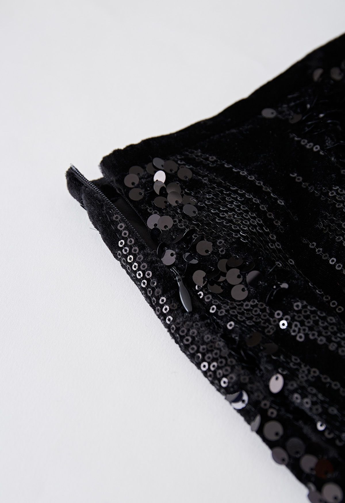 Velvet Sequins Embellished Pencil Skirt in Black