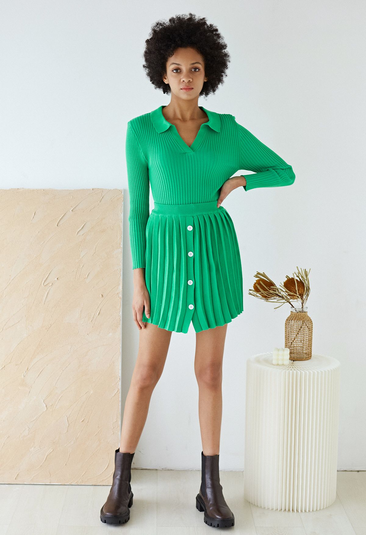 Collared V-Neck Knit Top and Pleated Skirt Set in Green