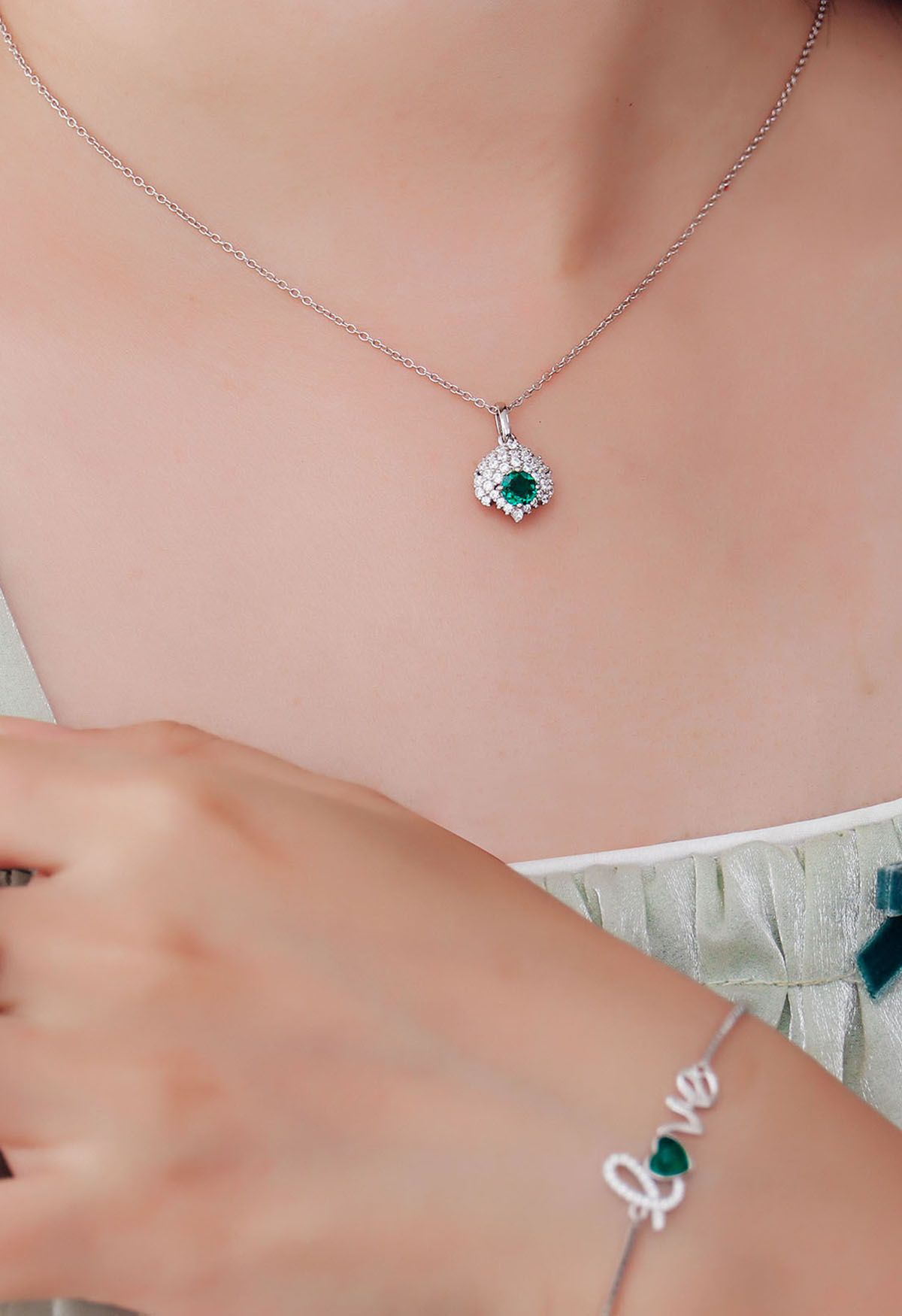 Emerald Gem Diamond Decor Necklace