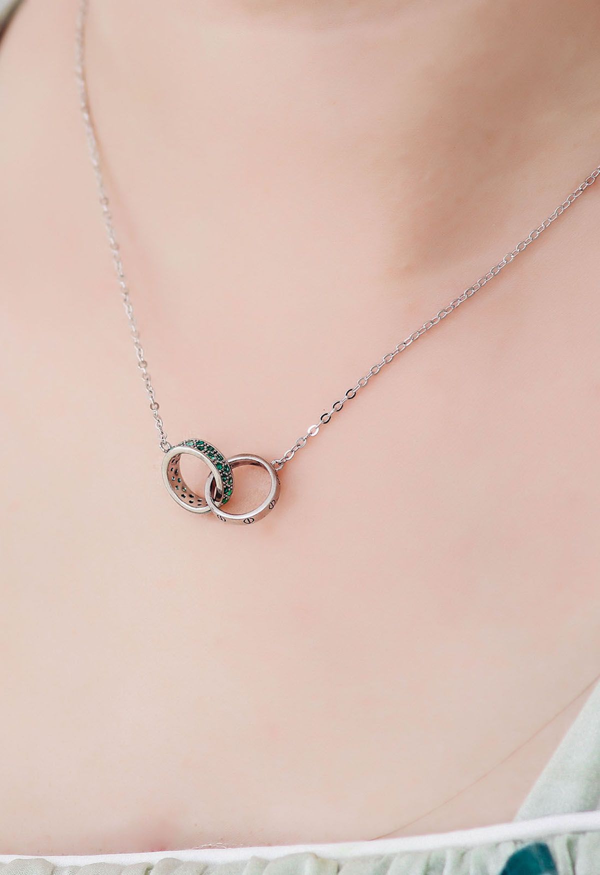 Double Ring Emerald Embellished Necklace