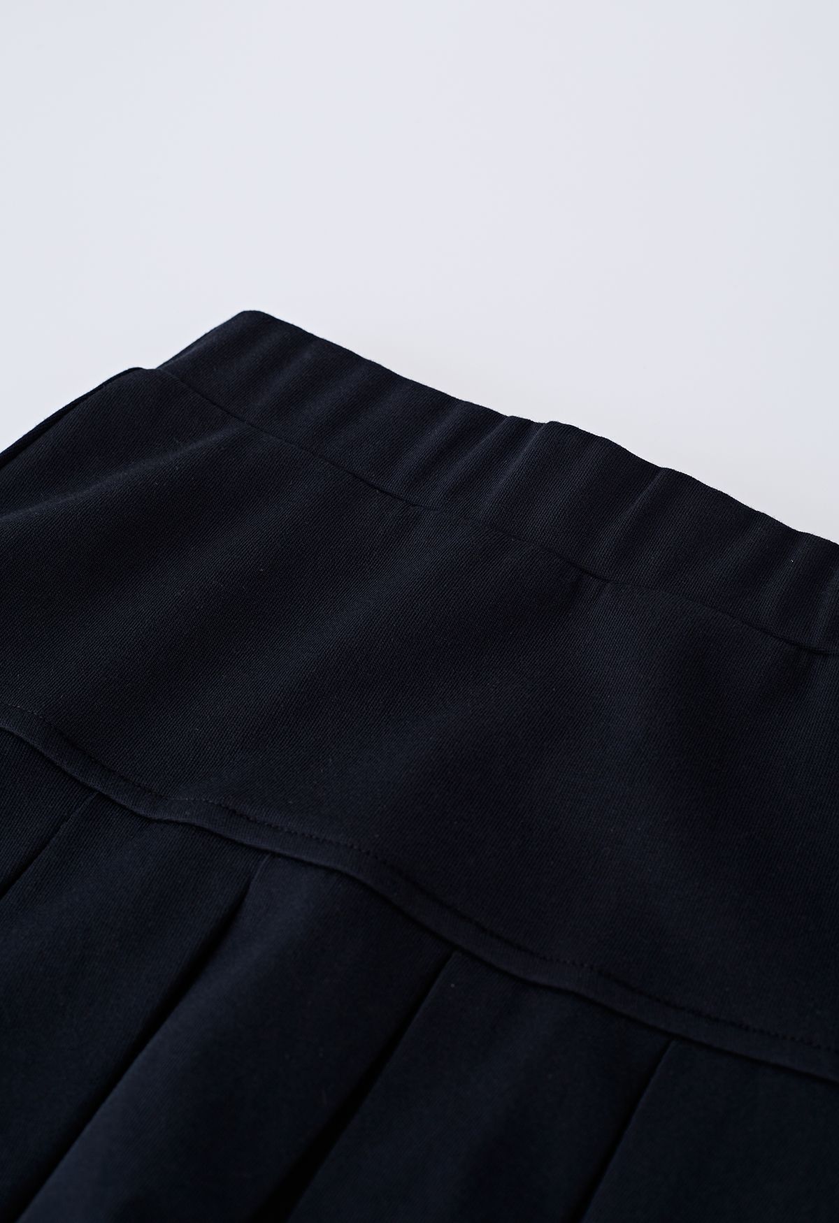 Elastic Waist Pleated Flare Mini Skirt in Black