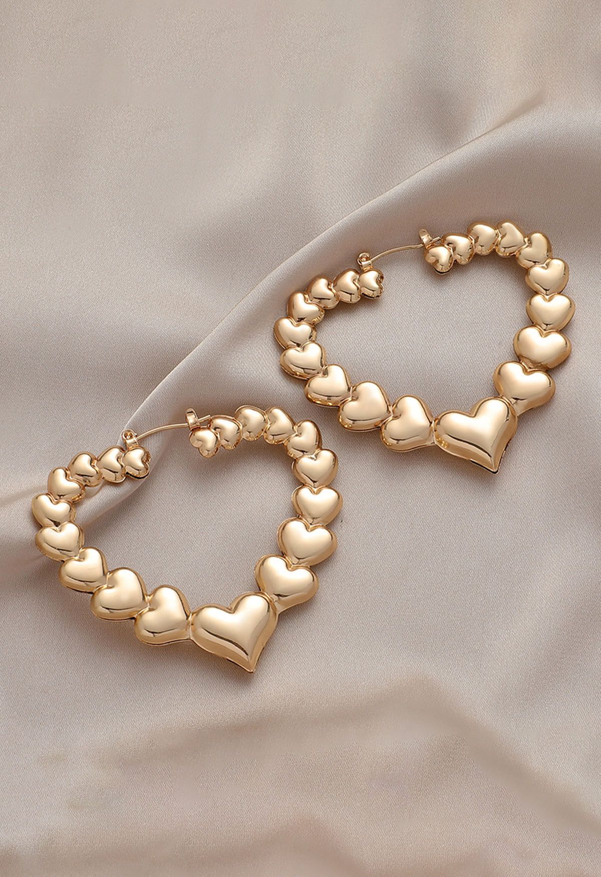 Hollow Out Metal Heart Earrings in Gold