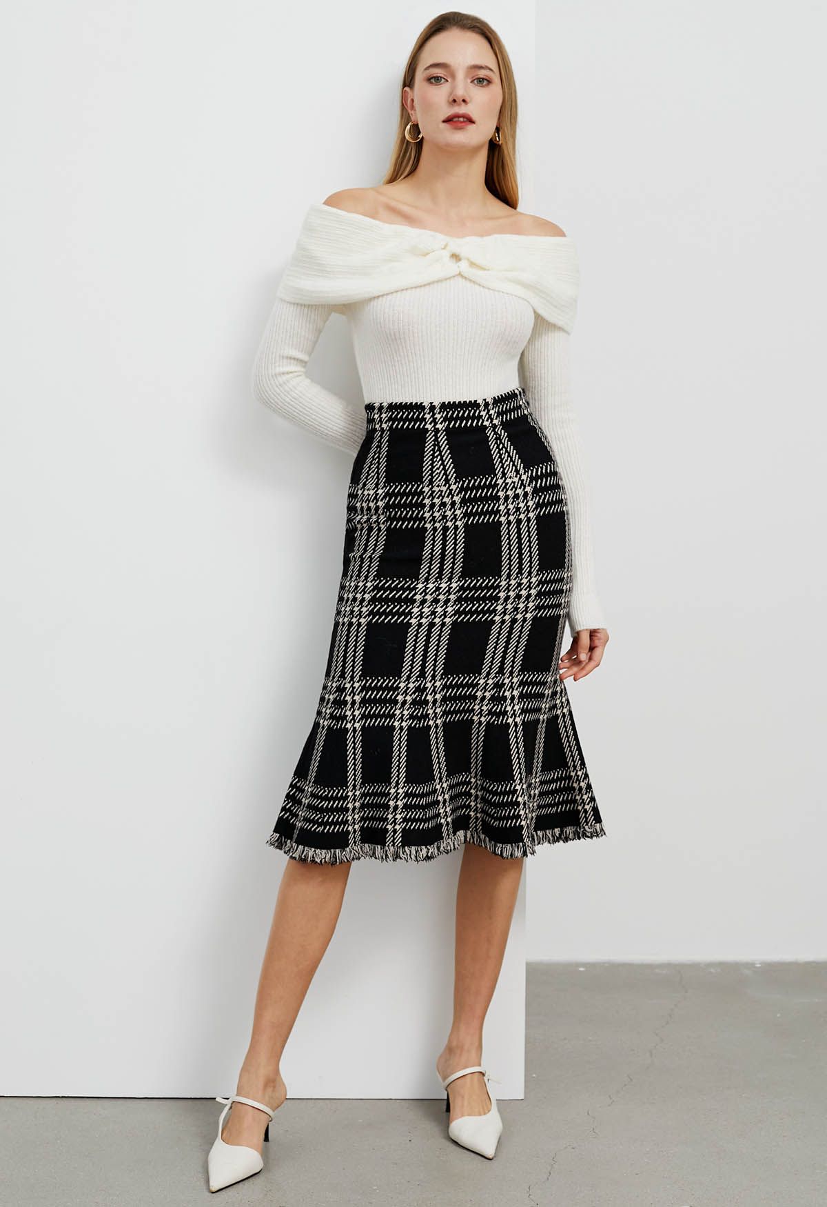 Vintage Plaid Fringed Hemline Knit Skirt in Black