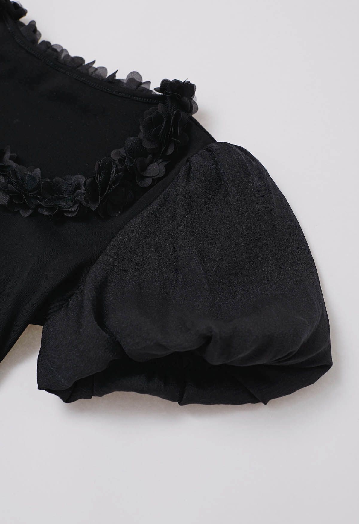 3D Flowers Neckline Bubble Sleeve Ruched Crop Top in Black