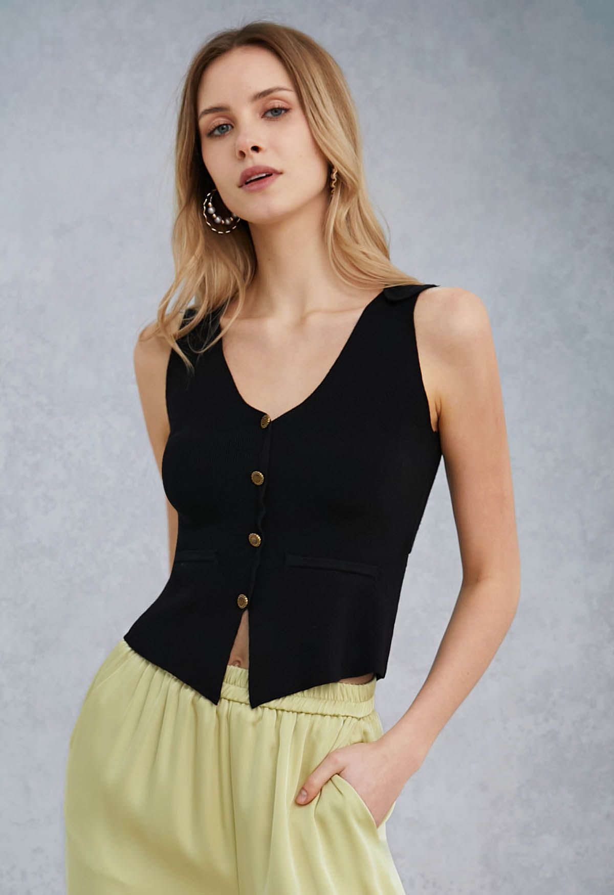 Cutout Back Buttoned Sleeveless Knit Top in Black