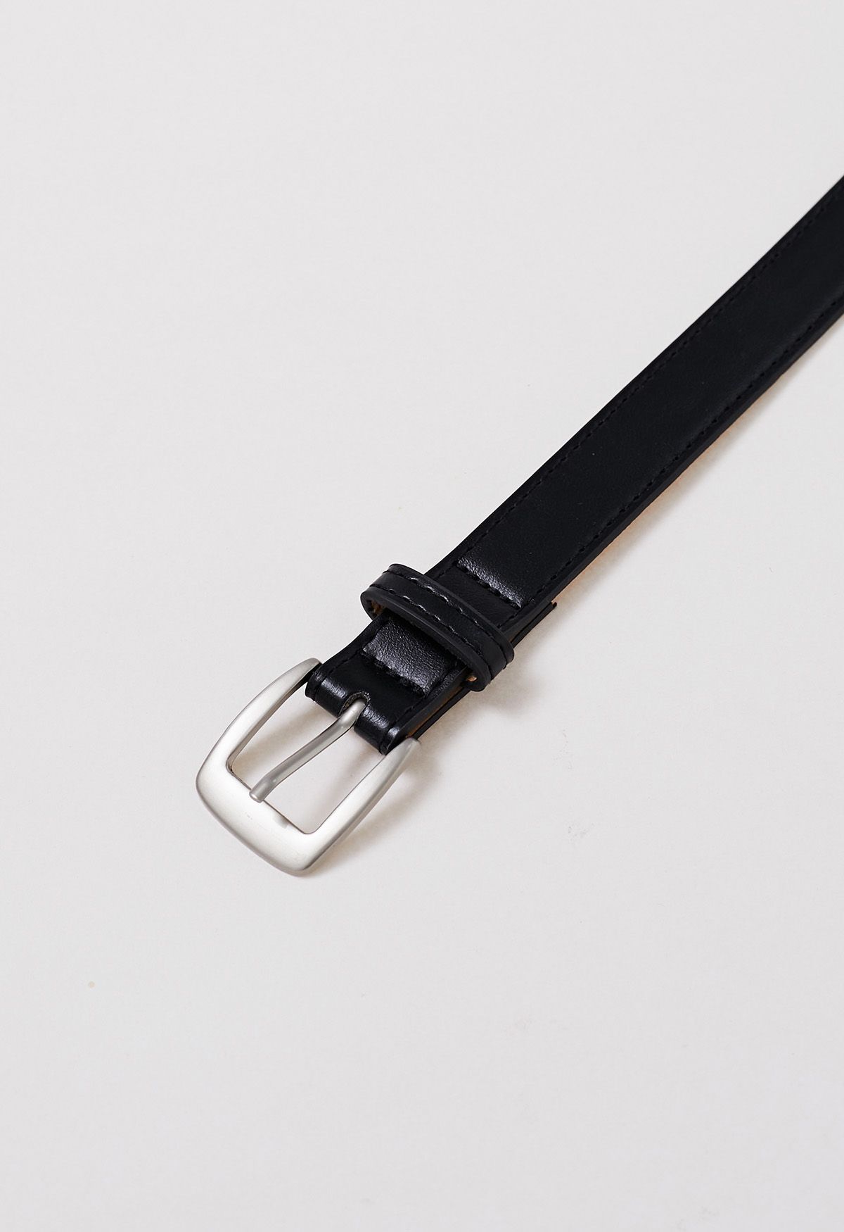 Front Pleated Belt Denim Mini Skorts in Ivory