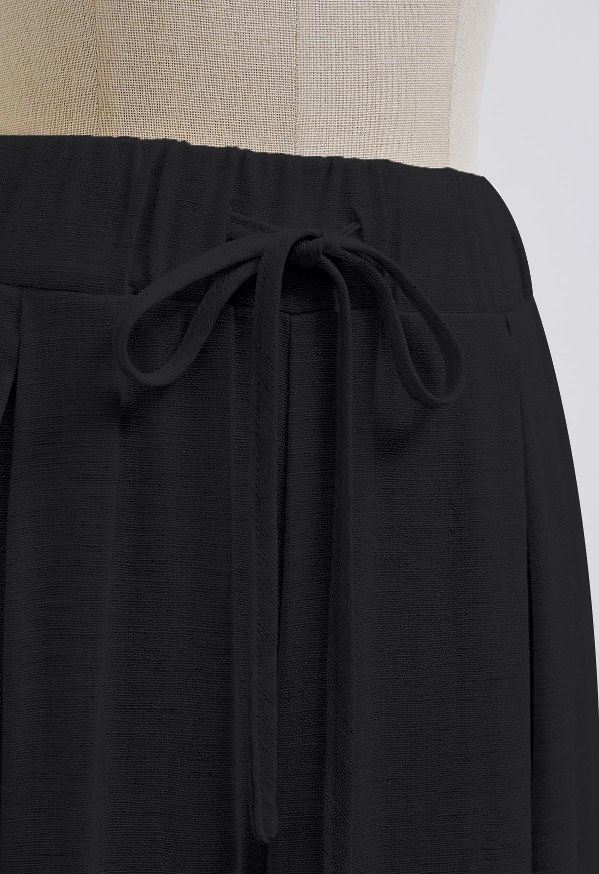 Casual Season Pleated Linen-Blend Pants in Black