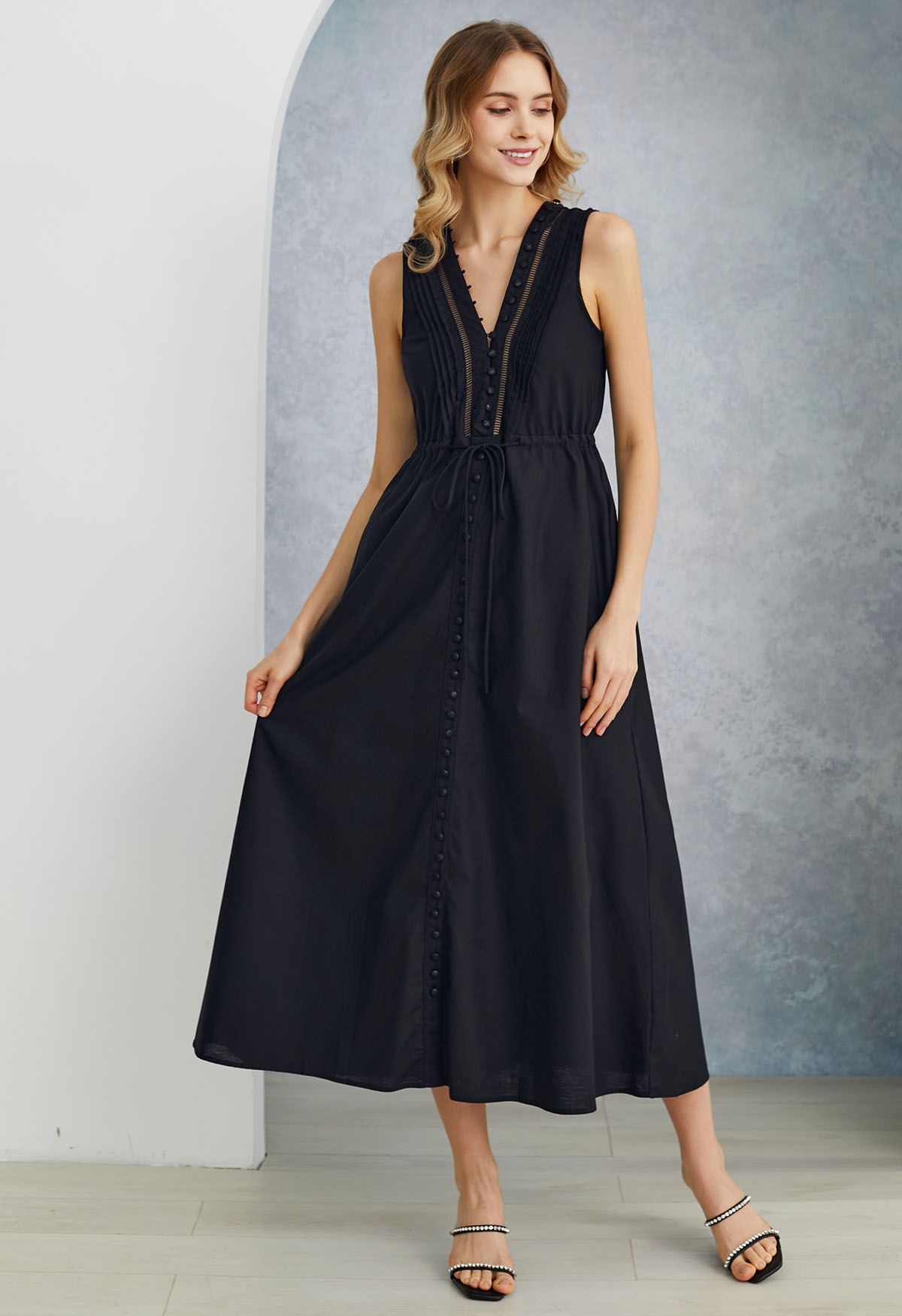 V-Neck Buttoned Sleeveless Dress in Black