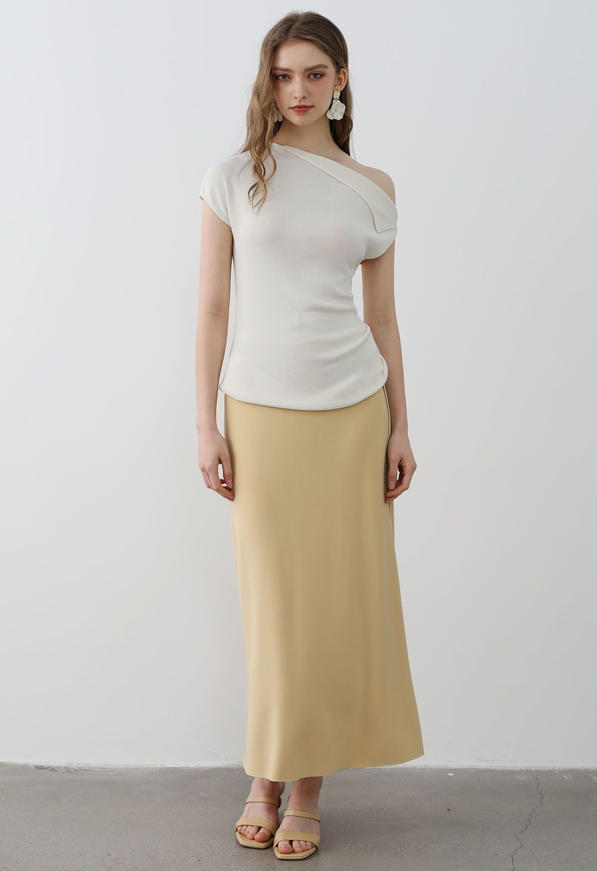 Sleeky Elastic Waist Maxi Skirt in Light Yellow