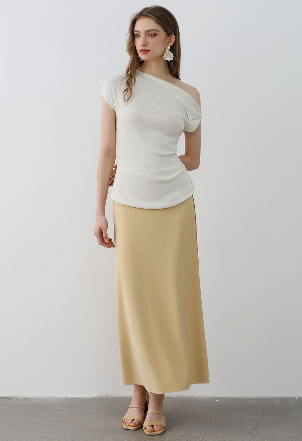 Sleeky Elastic Waist Maxi Skirt in Light Yellow