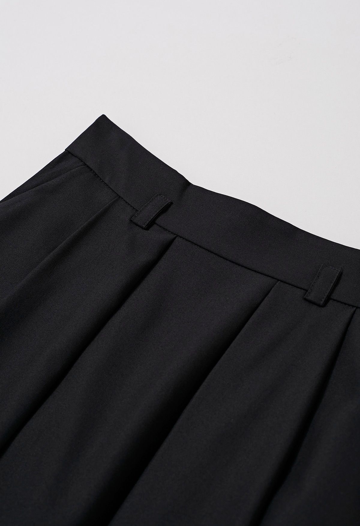 Black pleated skirt with pockets best sale