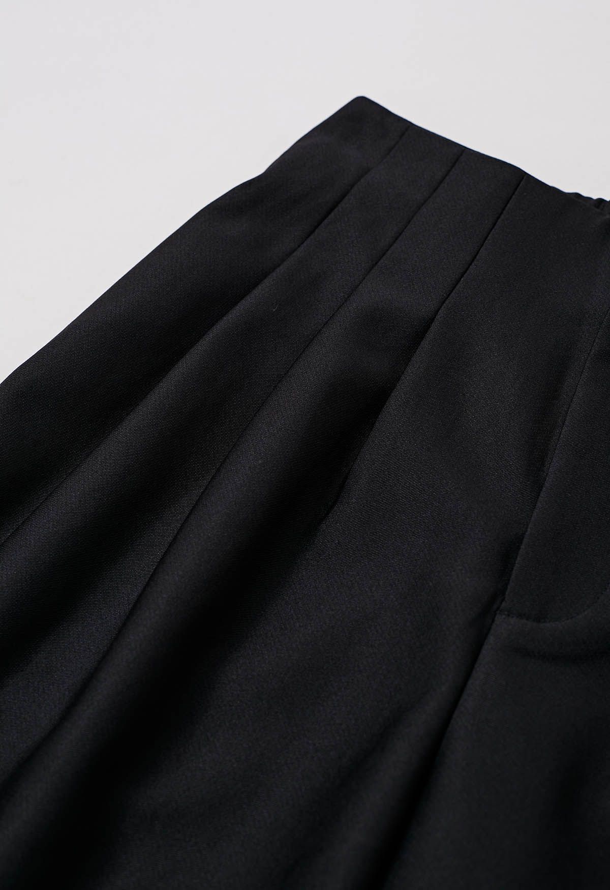 Polished Pleat Detail Straight-Leg Pants in Black