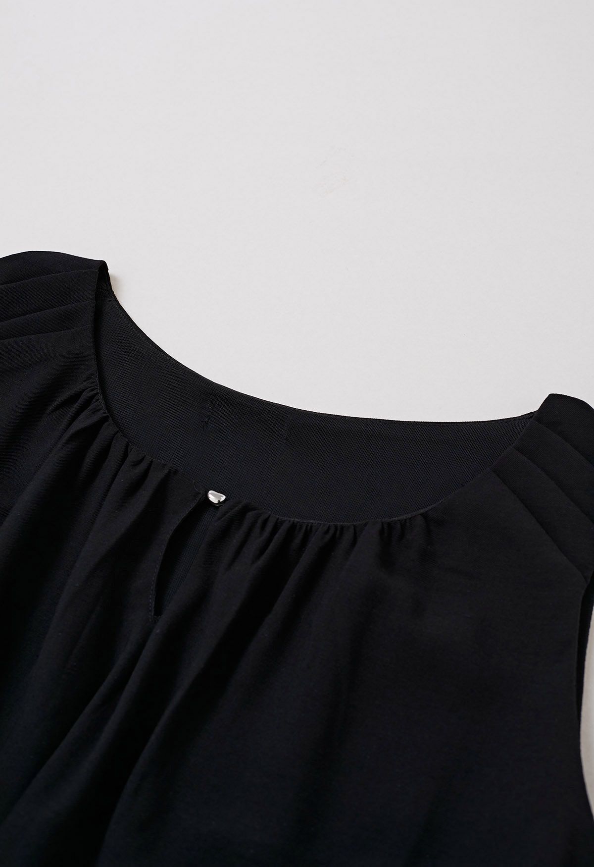 Mesh Inserted Linen-Blend Sleeveless Crop Top in Black