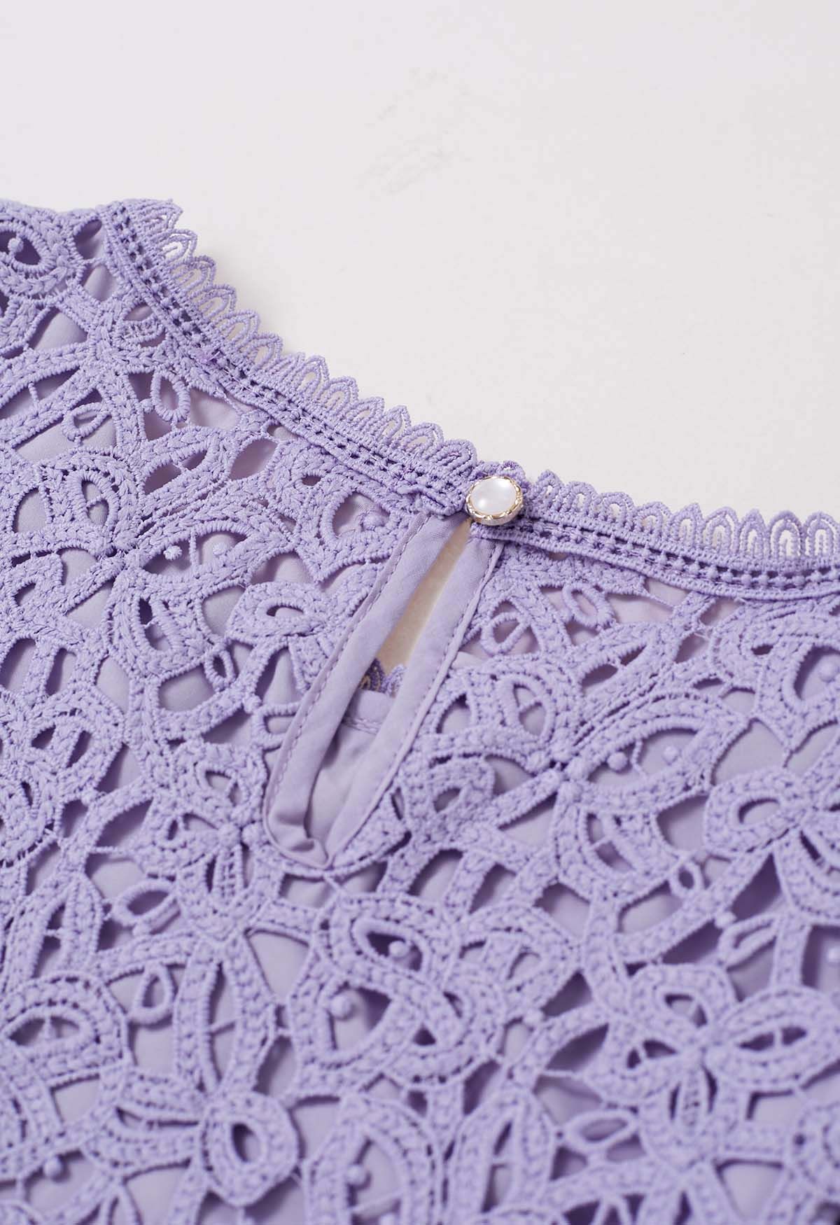 Crew Neck Guipure Lace Top in Lilac