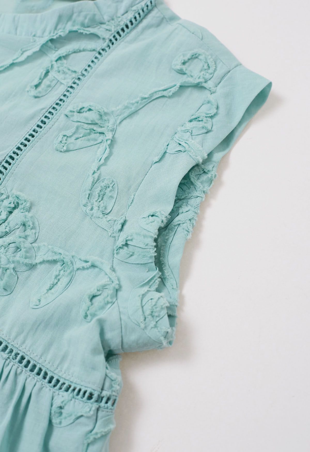 Raw Detail 3D Floral Sleeveless Dolly Top in Mint