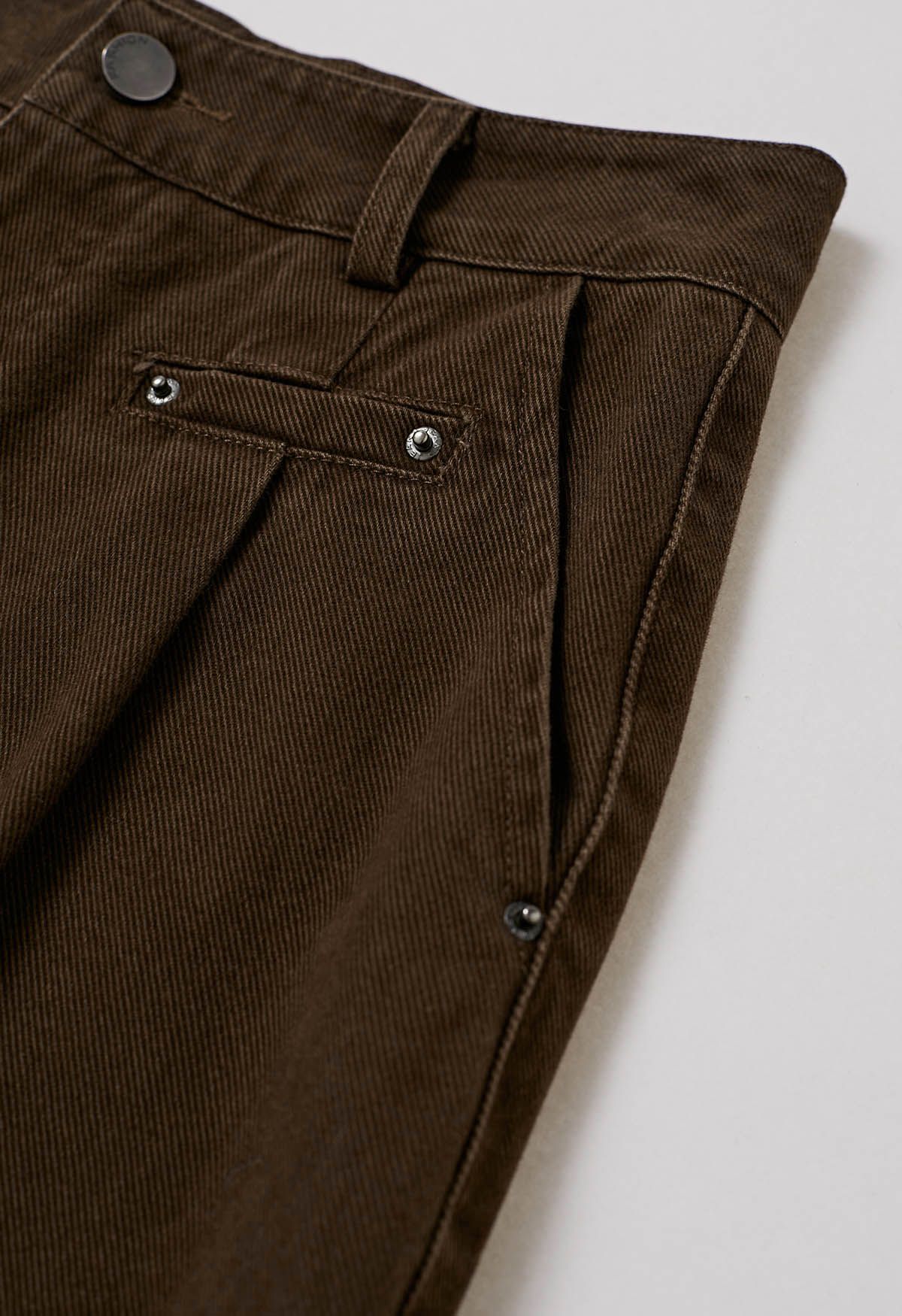 Sleek Pocket Detail Straight-Leg Jeans in Brown