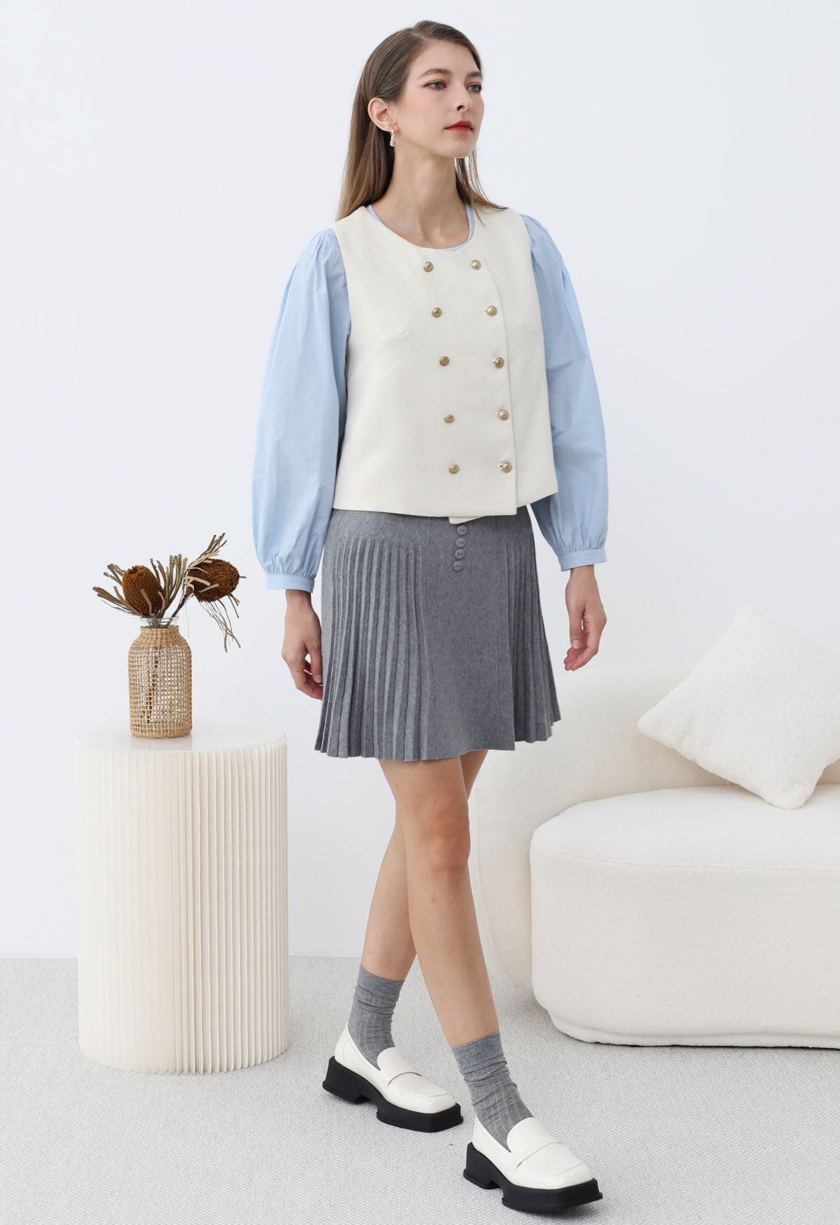 Refined Pleats Button Trim Knitted Mini Skirt in Grey