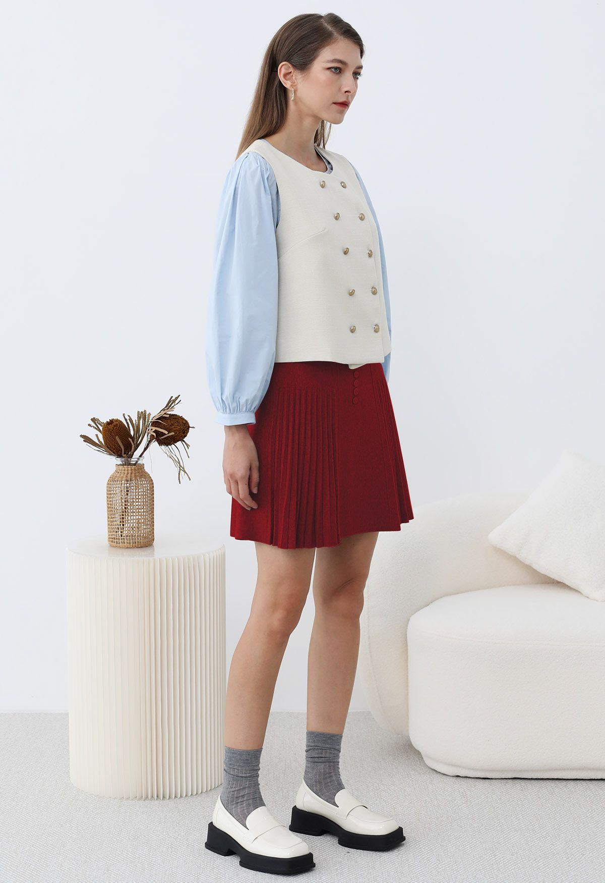 Refined Pleats Button Trim Knitted Mini Skirt in Red