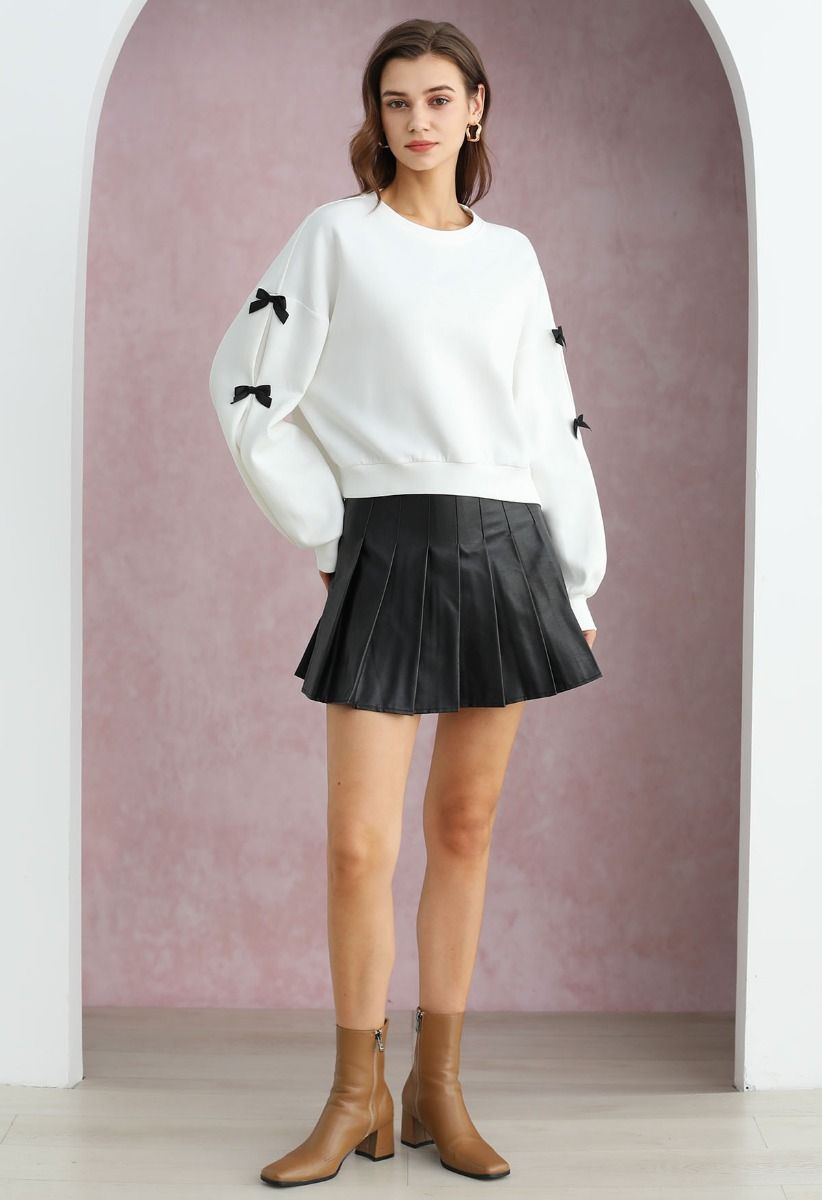 Bowknot Adorned Sleeve Cropped Sweatshirt in White