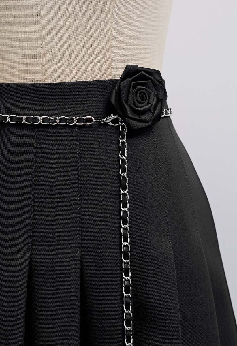 Rose Brooch Chain Belt Pleats Mini Skirt in Black