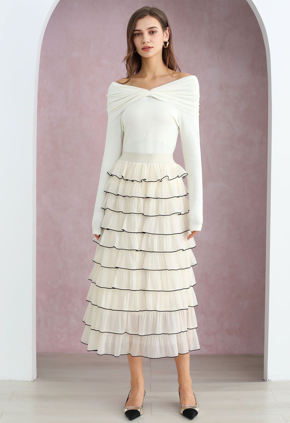 Contrasting Edges Tiered Ruffle Maxi Skirt in Cream