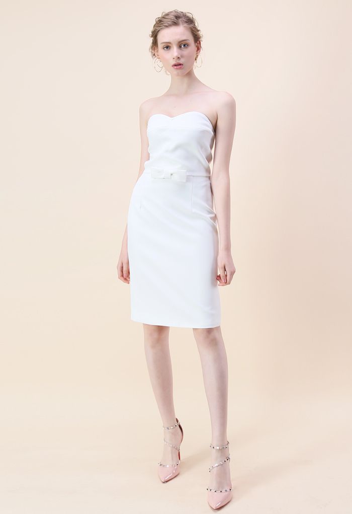 Dignity in Bowknot Strapless Body-con Dress in White 