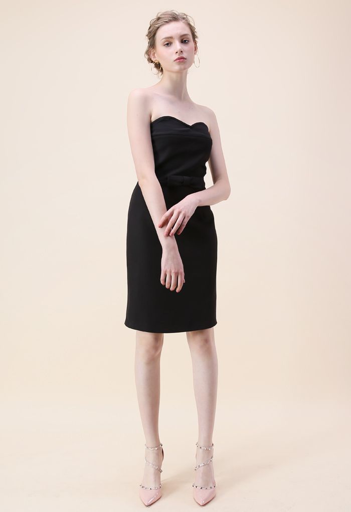 Dignity in Bowknot Strapless Body-con Dress in Black