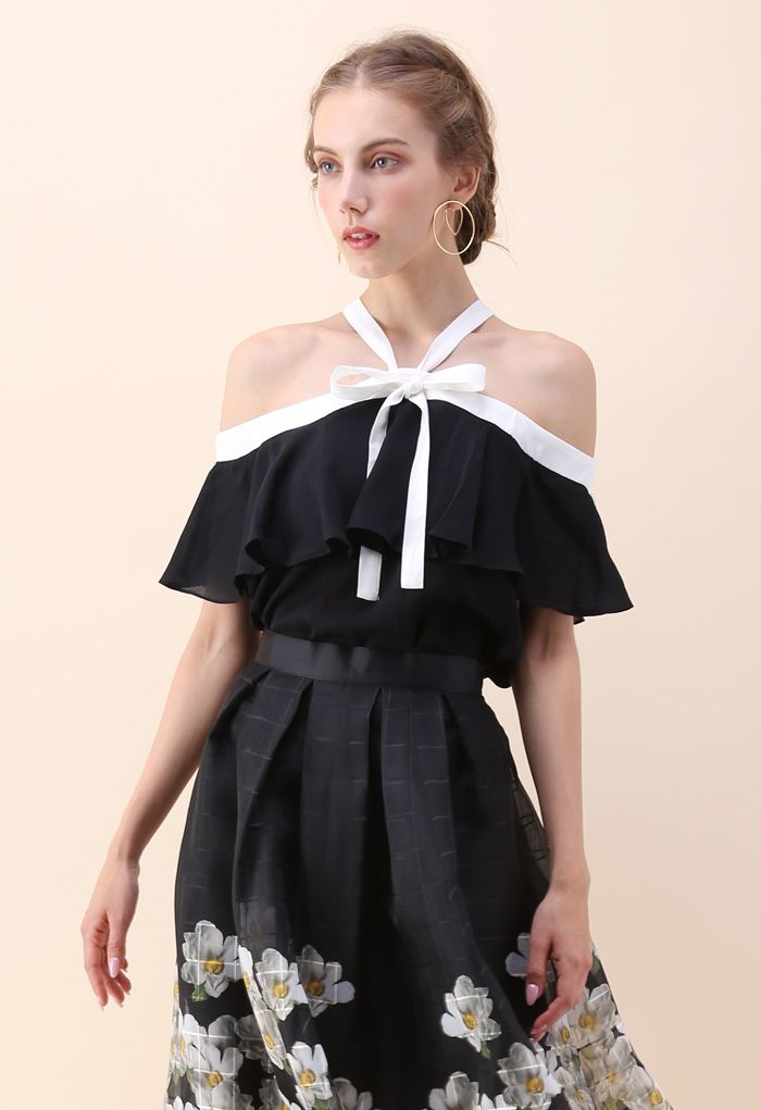Pursuing Concinnity Chiffon Halter Neck Top in Black