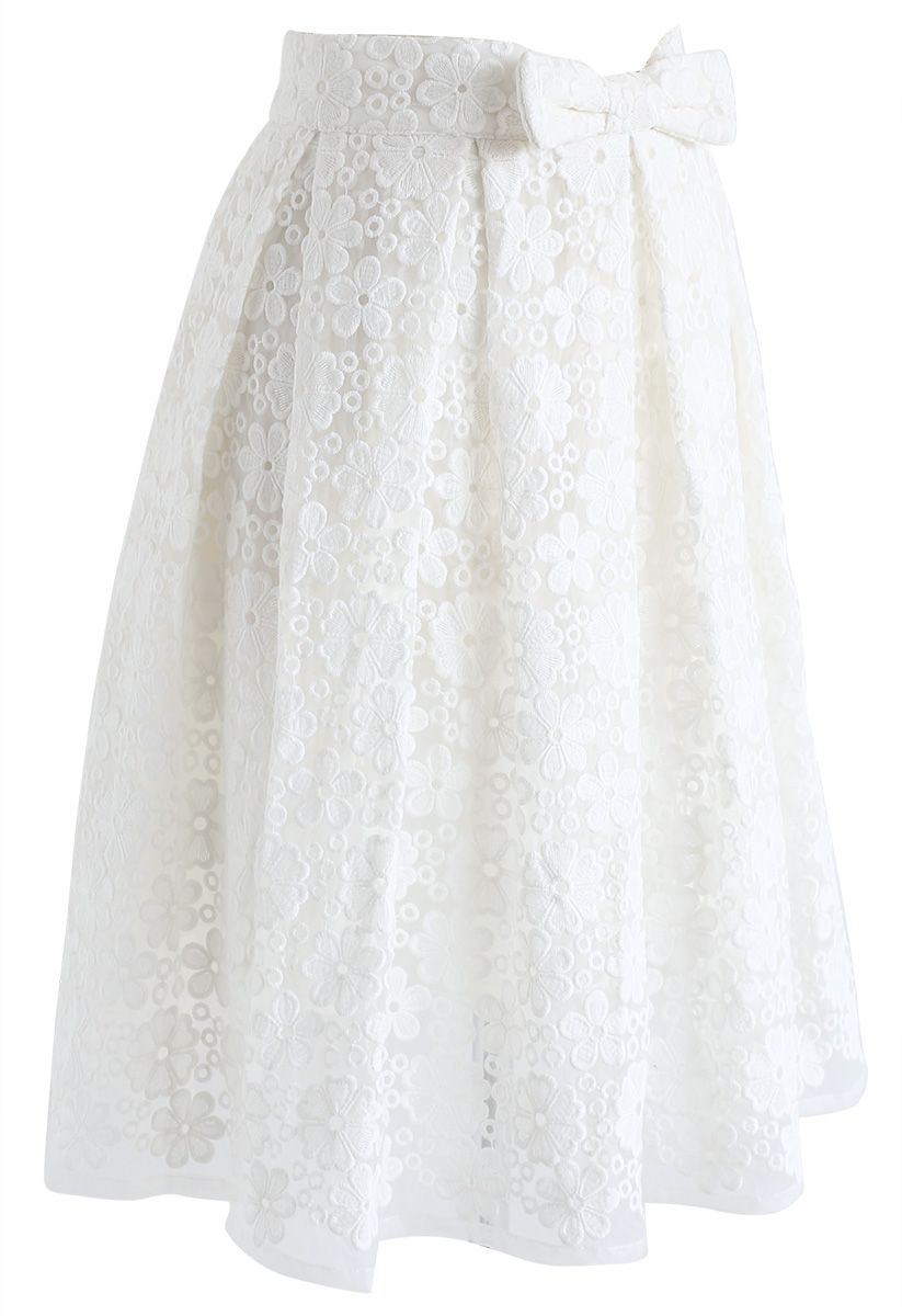 Flower Embroidered Organza Bowknot Pleated Skirt in White
