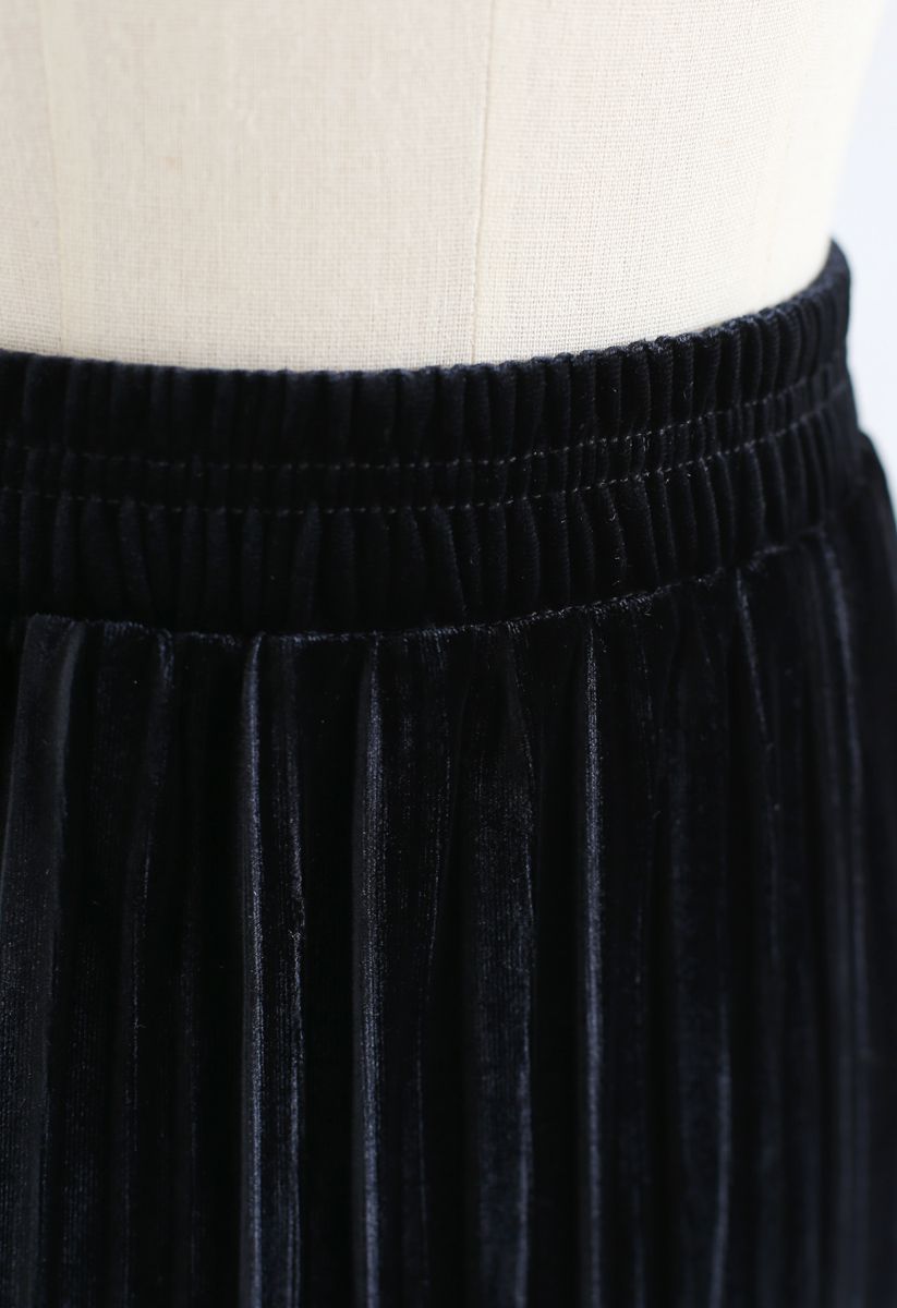Full Pleated A-Line Velvet Skirt in Black