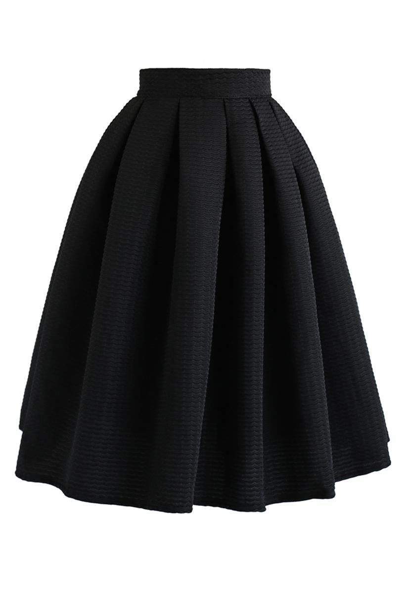 Wavy Texture Pleated Midi Skirt in Black