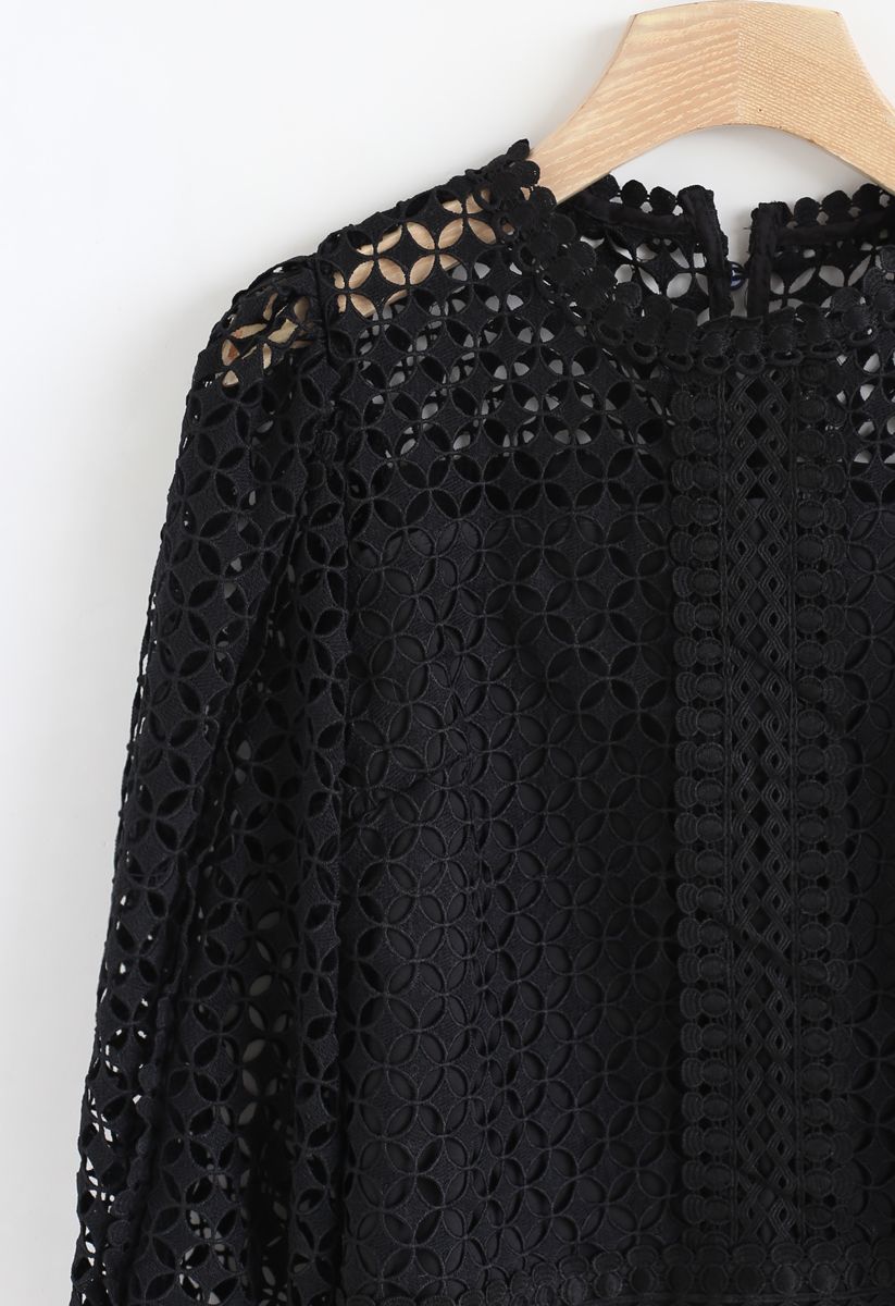 Full Crochet Puff Sleeves Crop Top in Black