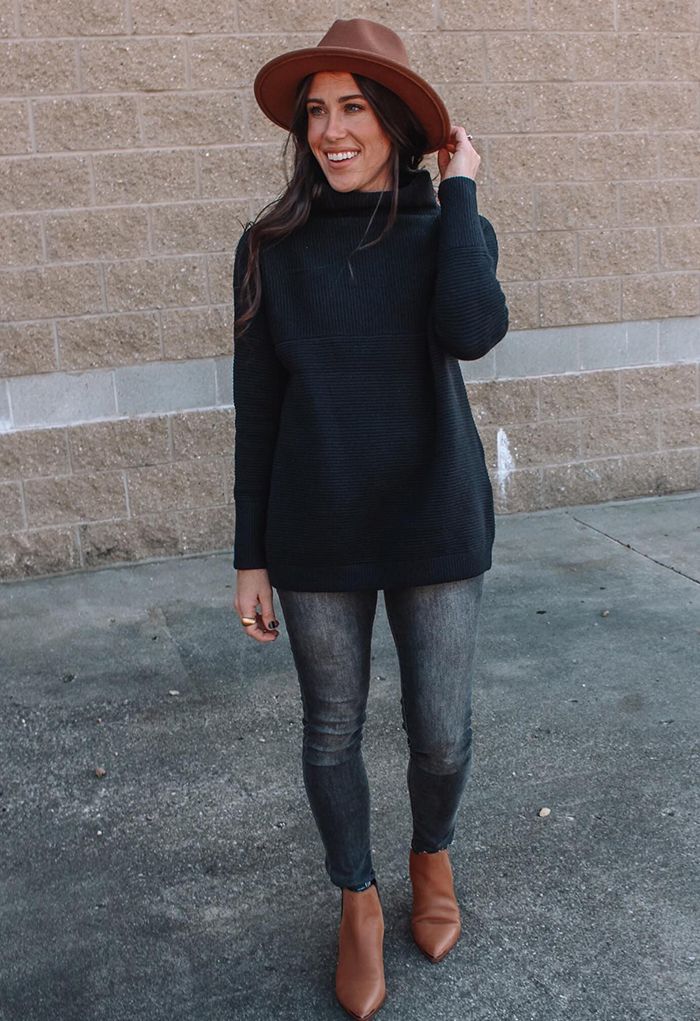 Cozy Ribbed Turtleneck Sweater in Black